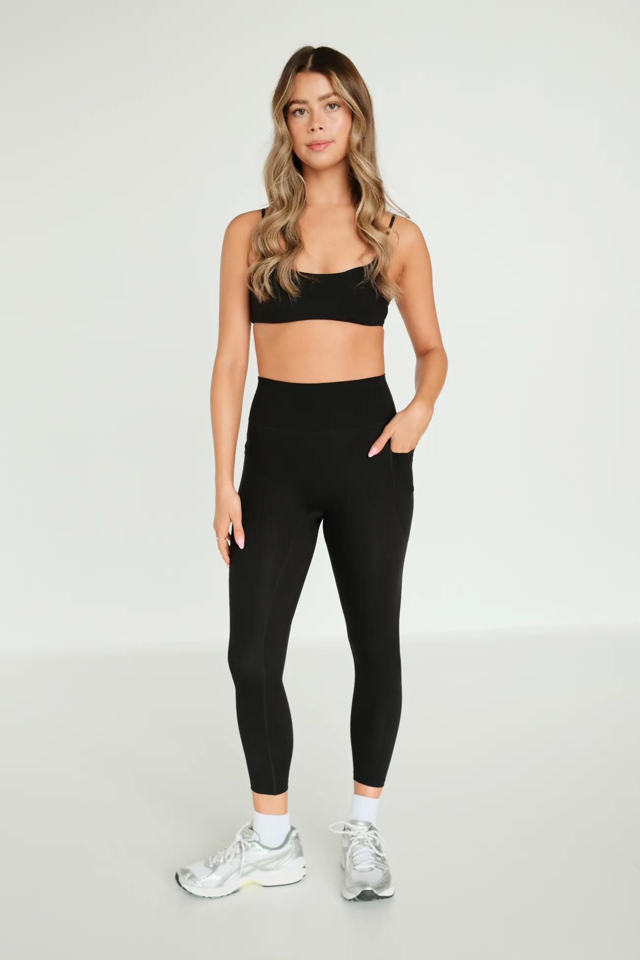 Alpine 8/9 Pocket Leggings - Black