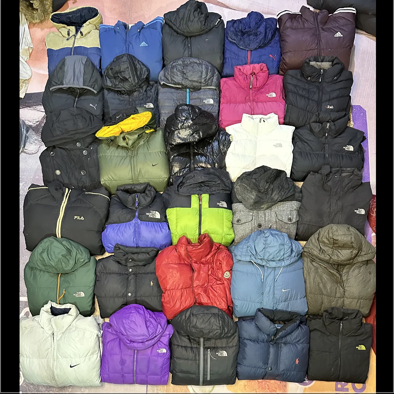 Mix branded TNF/Moncler puffer jackets 30 piece