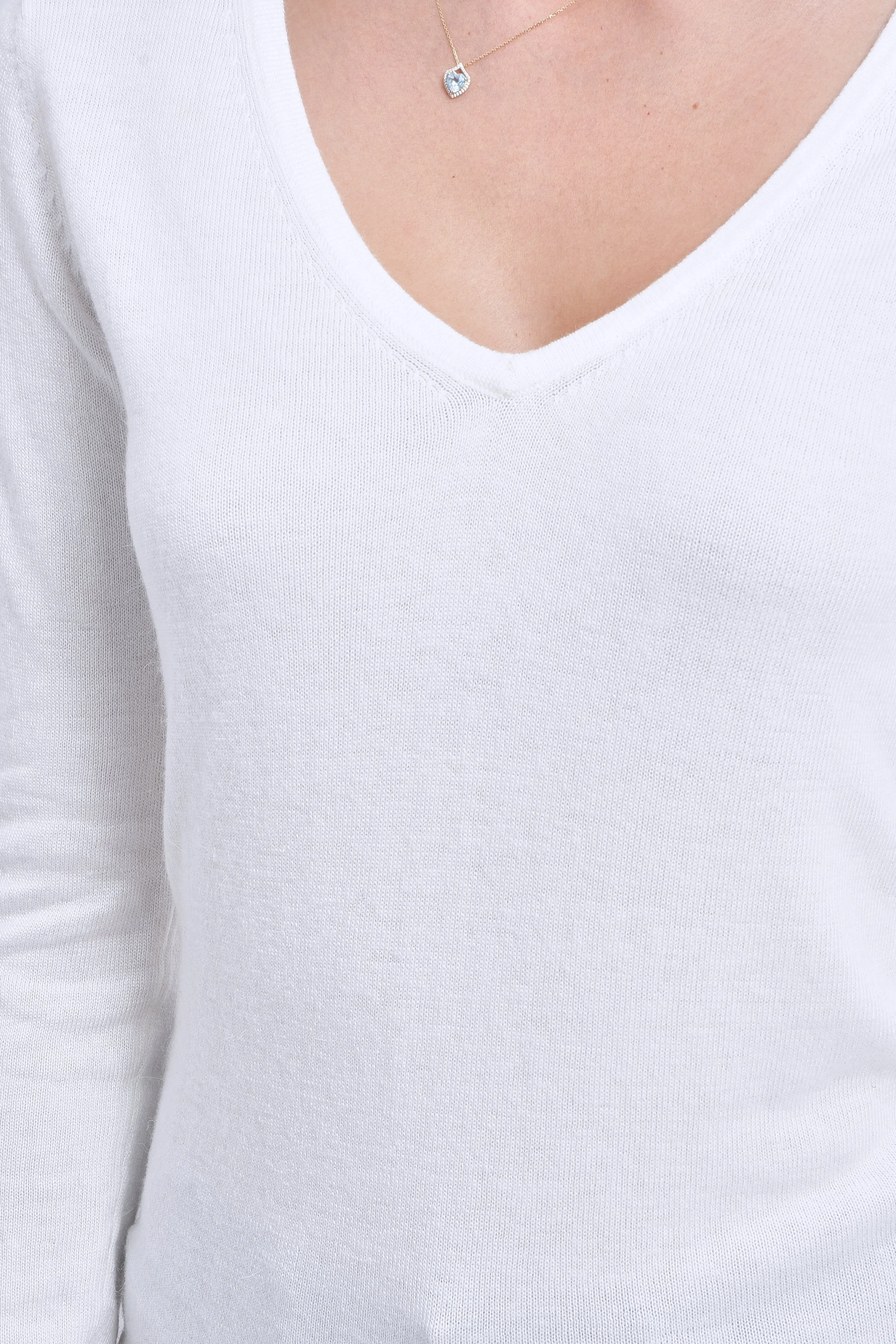 V-NECK BASIC SWEATER